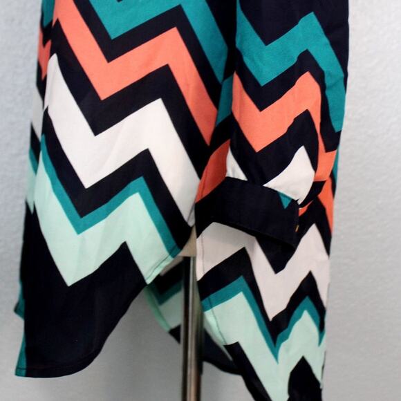 Rue 21 Colorful Chevron Pattern Henley Blouse Size M - Picture 9 of 13